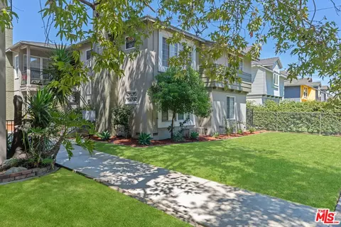16021 Victory Blvd, Van Nuys, CA 91406