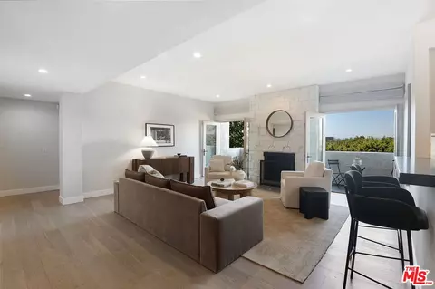 166 S Hayworth Ave #201, Los Angeles, CA 90048