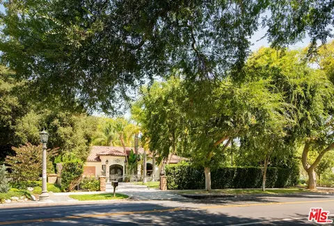 888 Linda Vista Ave, Pasadena, CA 91103