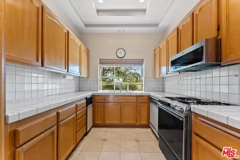 Kitchen - 3091 E Hillcrest Dr, Westlake Village, CA 91362 photo 1 of 3