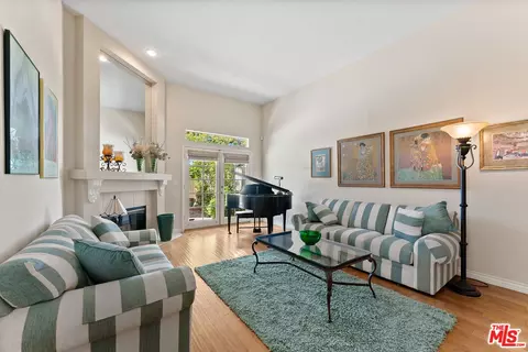 Living - 3091 E Hillcrest Dr, Westlake Village, CA 91362 photo 3 of 3