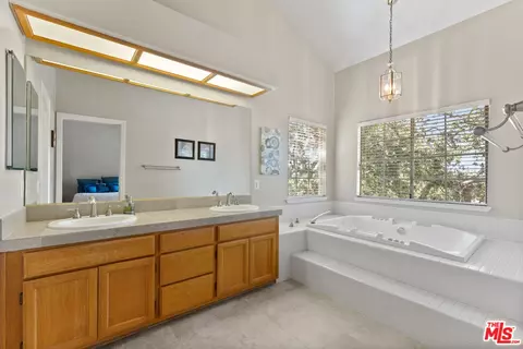 Bath - 3091 E Hillcrest Dr, Westlake Village, CA 91362 photo 2 of 4