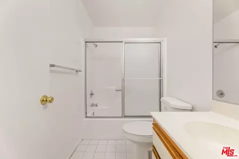 Bath - 620 E Harvard Rd #H, Burbank, CA 91501 photo 2 of 4