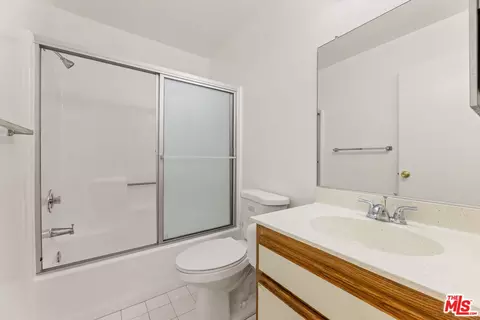 Bath - 620 E Harvard Rd #H, Burbank, CA 91501 photo 1 of 4