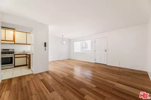 Living - 620 E Harvard Rd #H, Burbank, CA 91501 photo 4 of 7