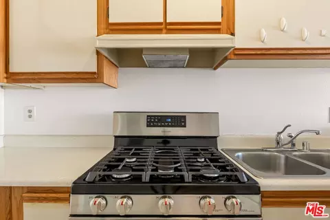 Kitchen - 620 E Harvard Rd #H, Burbank, CA 91501 photo 4 of 4