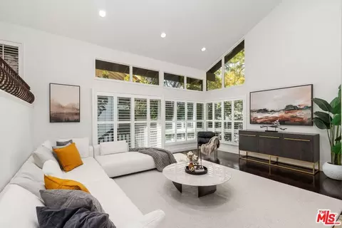 2880 Woodwardia Dr, Los Angeles, CA 90077