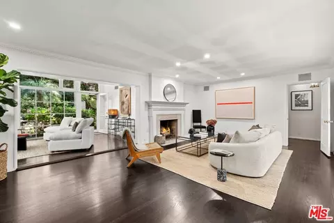 925 Chantilly Rd, Los Angeles, CA 90077