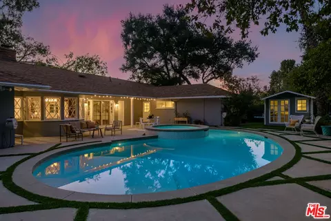 3856 Hayvenhurst Ave, Encino, CA 91436