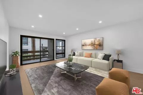 7740 Redlands St #M1077, Playa Del Rey, CA 90293