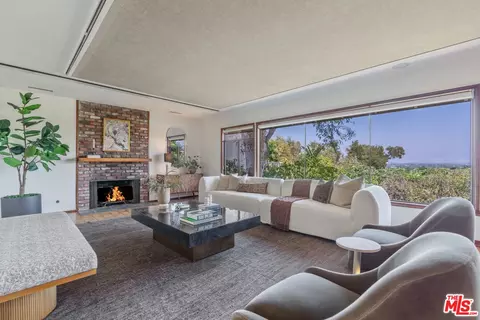 13451 Cheltenham Dr, Sherman Oaks, CA 91423