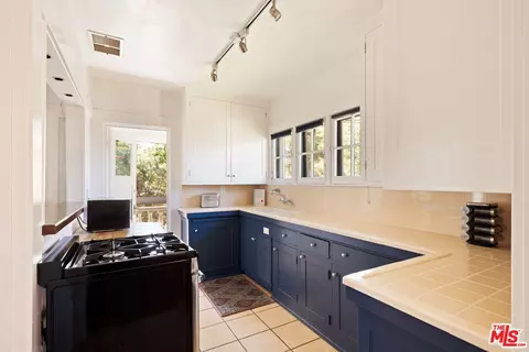 Kitchen - 1205 Arden Rd, Pasadena, CA 91106 photo 2 of 3
