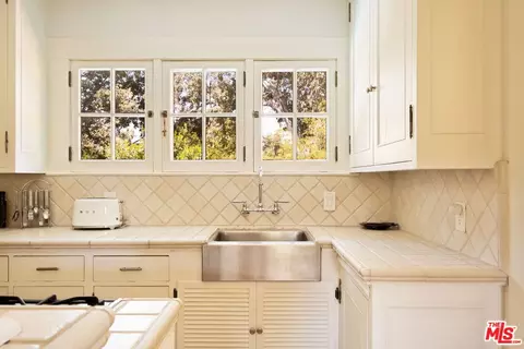 Kitchen - 1205 Arden Rd, Pasadena, CA 91106 photo 3 of 3