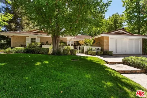 4215 Ellenita Ave, Tarzana, CA 91356
