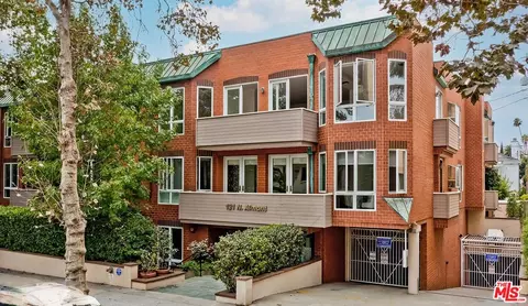 121 N Almont Dr #303, Beverly Hills, CA 90211