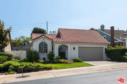 10 Village Cir, Manhattan Beach, CA 90266