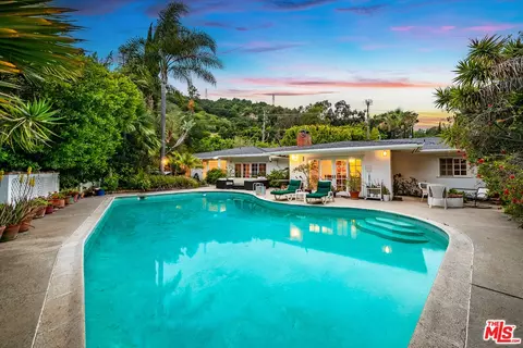 3004 Laurel Canyon Blvd, Studio City, CA 91604