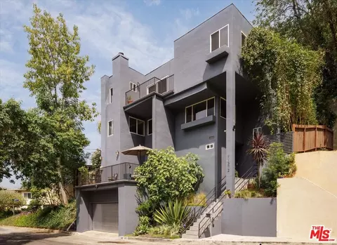 11372 Brill Dr, Studio City, CA 91604