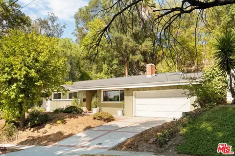 20607 Martha St, Woodland Hills, CA 91367