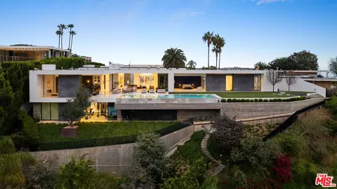 9265 Robin Dr, Los Angeles, CA 90069