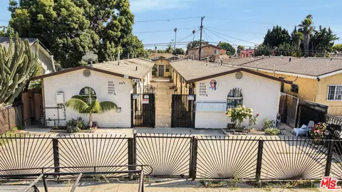 836 W 66th St, Los Angeles, CA 90044