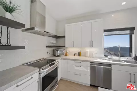 Kitchen - 3004 Sequit Dr, Malibu, CA 90265 photo 5 of 6