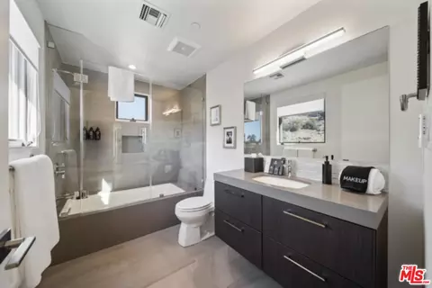 Bath - 3004 Sequit Dr, Malibu, CA 90265 photo 8 of 10