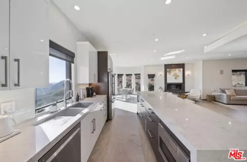 Kitchen - 3004 Sequit Dr, Malibu, CA 90265 photo 3 of 6