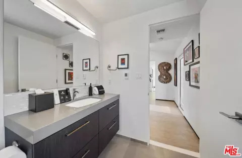 Bath - 3004 Sequit Dr, Malibu, CA 90265 photo 9 of 10
