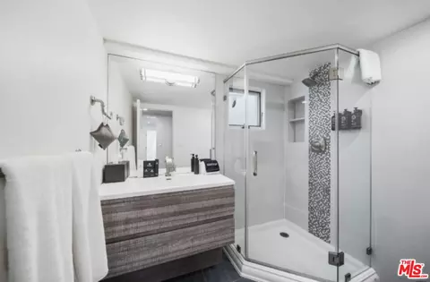 Bath - 3004 Sequit Dr, Malibu, CA 90265 photo 7 of 10