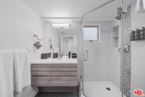 Bath - 3004 Sequit Dr, Malibu, CA 90265 photo 5 of 10