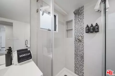 Bath - 3004 Sequit Dr, Malibu, CA 90265 photo 6 of 10