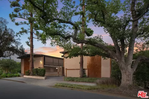 108 N Grand Oaks Ave, Pasadena, CA 91107