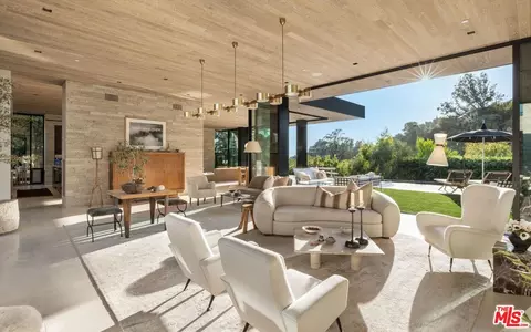 1335 Carla Ln, Beverly Hills, CA 90210