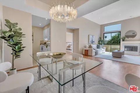 910 S Bedford St #301, Los Angeles, CA 90035