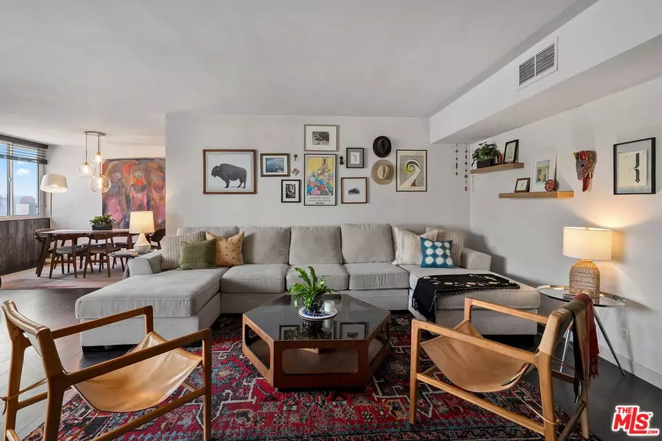 Living - 7309 Franklin Ave #405, Los Angeles, CA 90046 photo 2 of 5