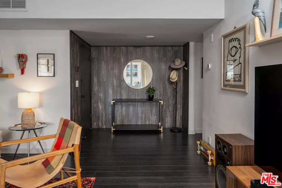 Entry Way - 7309 Franklin Ave #405, Los Angeles, CA 90046 photo 1 of 1