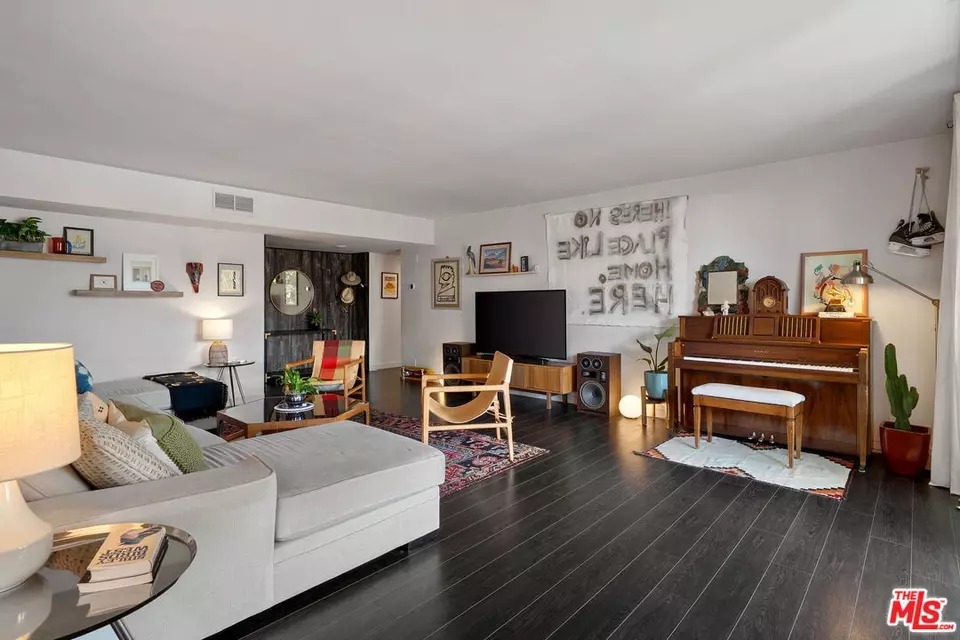 Living - 7309 Franklin Ave #405, Los Angeles, CA 90046 photo 5 of 5