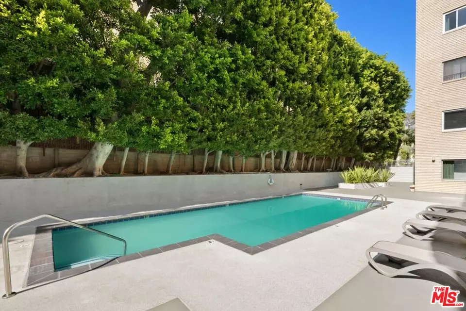 Exterior - 7309 Franklin Ave #405, Los Angeles, CA 90046 photo 2 of 2