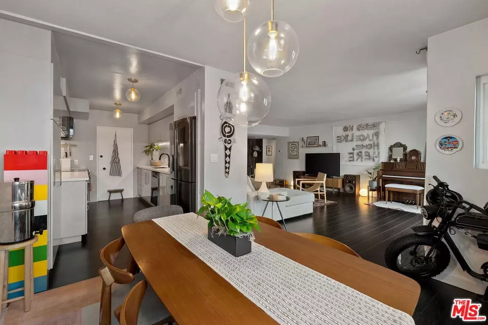 Dining - 7309 Franklin Ave #405, Los Angeles, CA 90046 photo 2 of 2