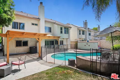 6263 Crebs Ave, Tarzana, CA 91335