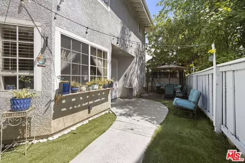 18987 Gault St, Reseda, CA 91335 photo 2