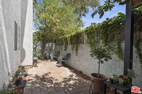 18987 Gault St, Reseda, CA 91335 photo 4