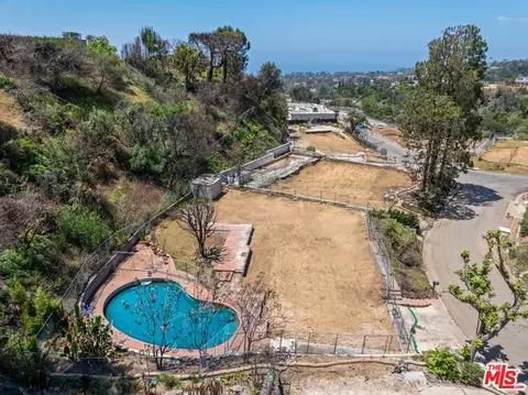 1210 Las Lomas Pl, Pacific Palisades, CA 90272