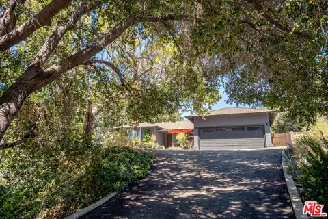 25166 Wheeler Rd, Newhall, CA 91321