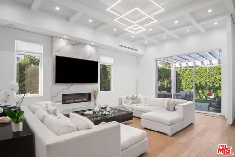 4664 Lemona Ave, Sherman Oaks, CA 91403