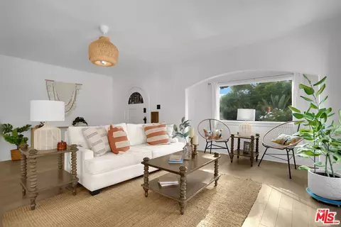 632 N Mariposa Ave, Los Angeles, CA 90004