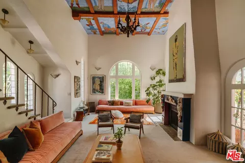 5163 Franklin Ave, Los Angeles, CA 90027