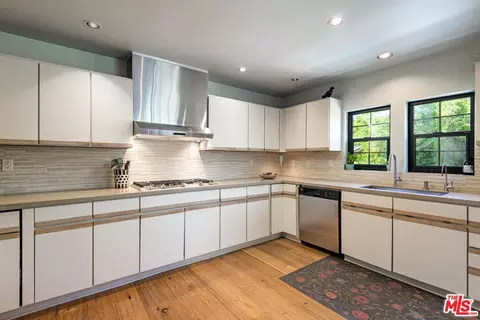 Kitchen - 515 E Islay St #D, Santa Barbara, CA 93101 photo 1 of 1