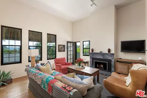 Living - 515 E Islay St #D, Santa Barbara, CA 93101 photo 1 of 1